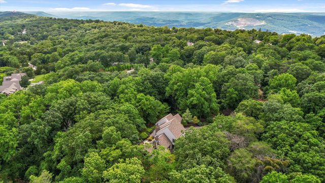 131 Sumach Street, Lookout Mountain, TN 37350