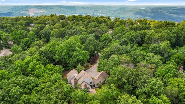 131 Sumach Street, Lookout Mountain, TN 37350