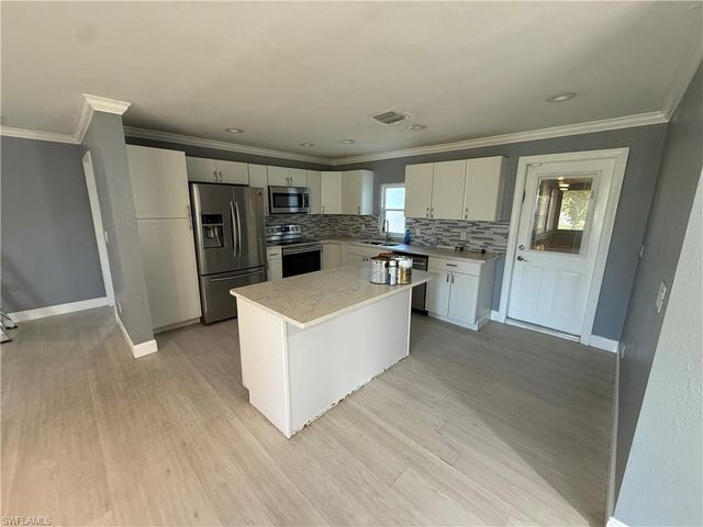 9169 Shaddock RD E, Fort Myers, FL 33967