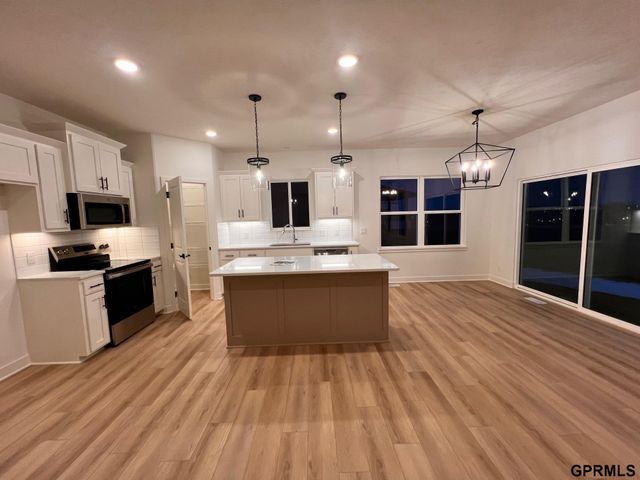 19826 Cinnamon Street, Omaha, NE 68135