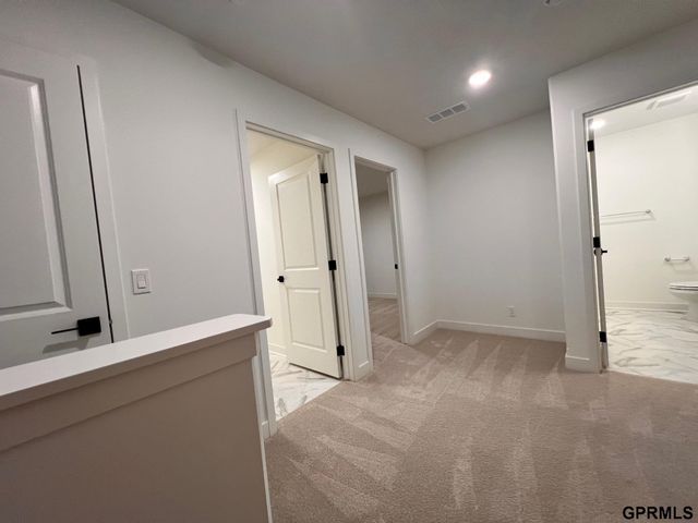 19826 Cinnamon Street, Omaha, NE 68135