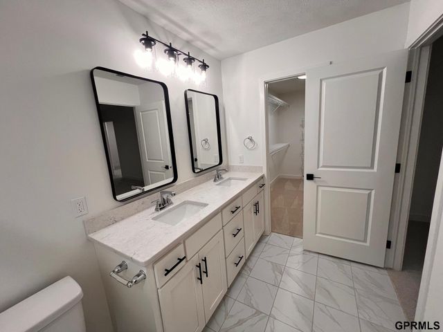 19826 Cinnamon Street, Omaha, NE 68135