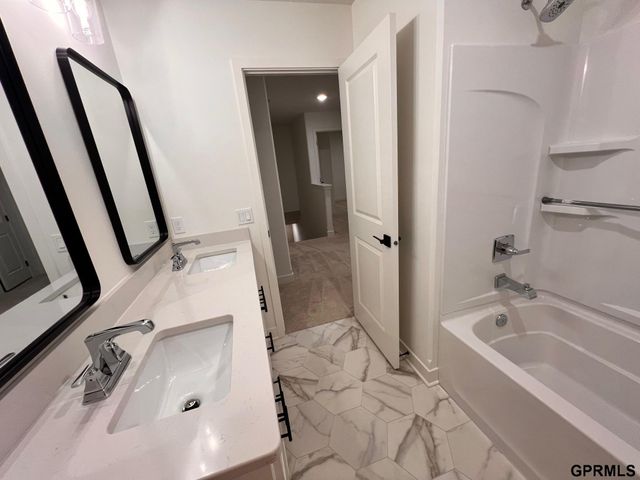 19826 Cinnamon Street, Omaha, NE 68135