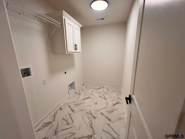 19826 Cinnamon Street, Omaha, NE 68135