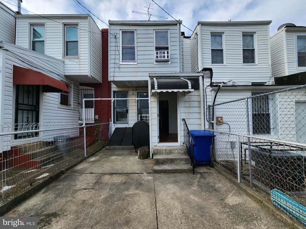 Image 15 of property listing at 2014 E LANVALE ST, Baltimore, MD 21213