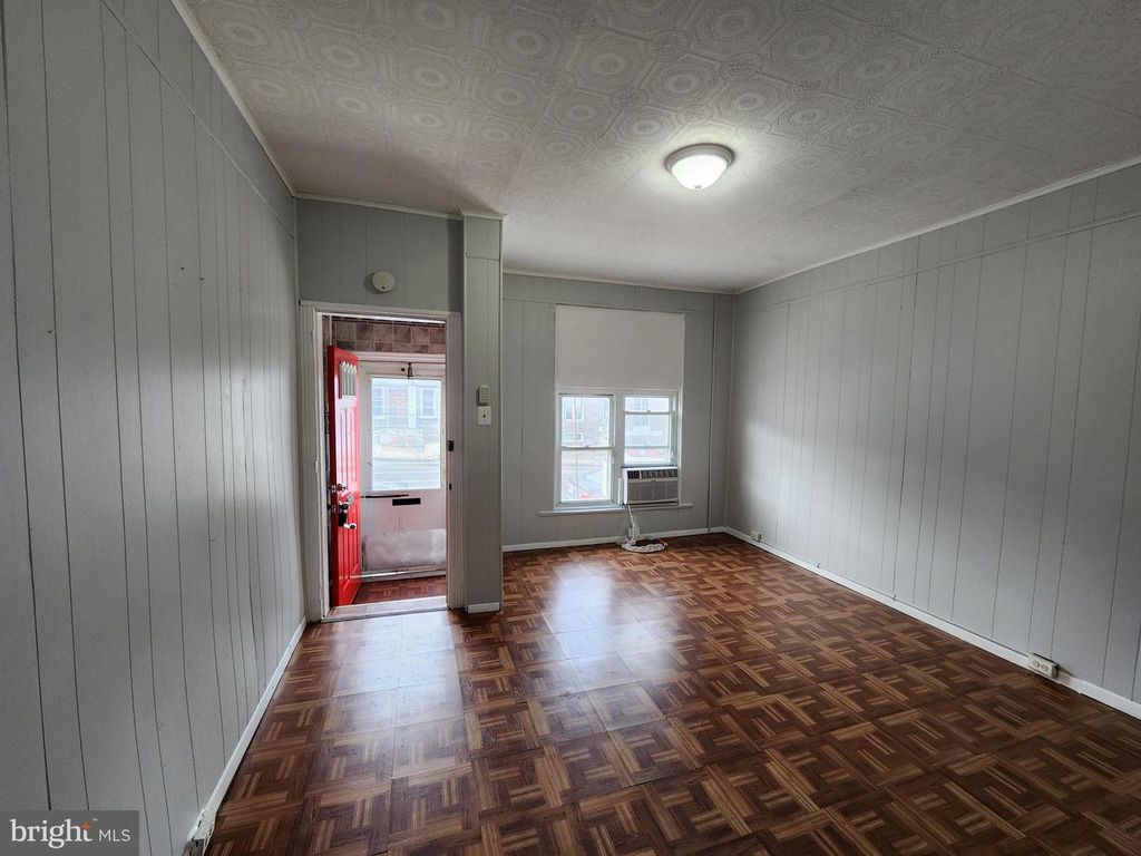 Image 8 of property listing at 2014 E LANVALE ST, Baltimore, MD 21213