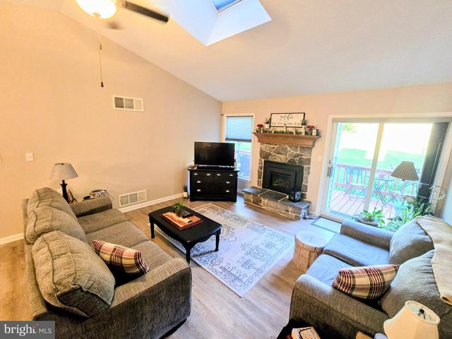 103 MOUNTAINSTONE DR, Elizabethtown, PA 17022
