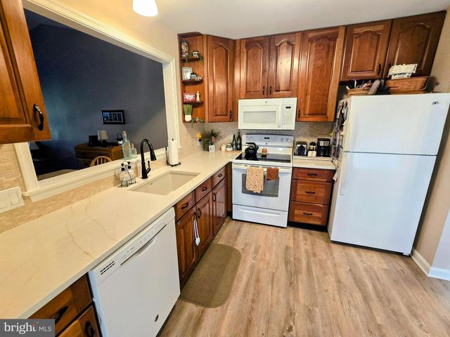 103 MOUNTAINSTONE DR, Elizabethtown, PA 17022