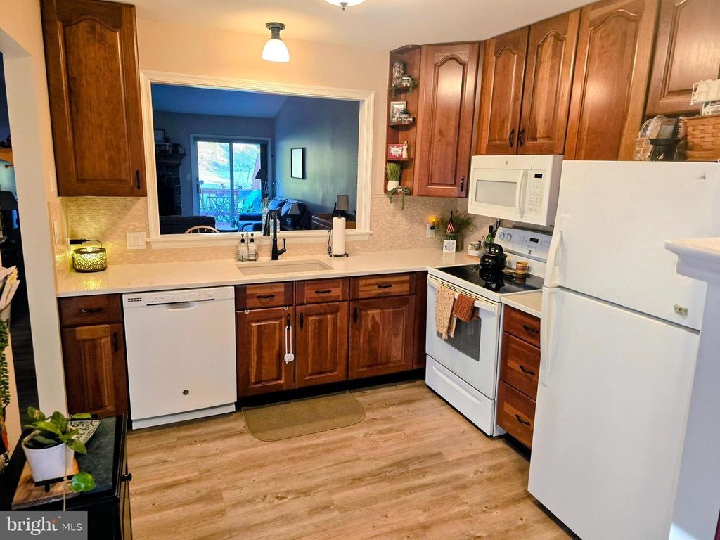 103 MOUNTAINSTONE DR, Elizabethtown, PA 17022