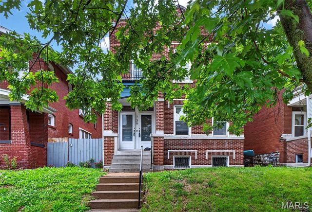 739 Dover Place, St Louis, MO 63111