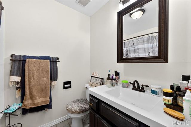 739 Dover Place, St Louis, MO 63111