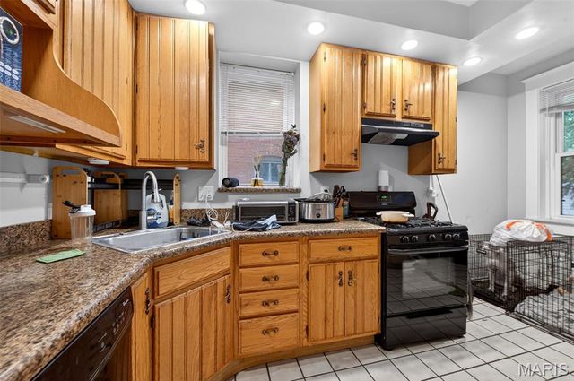 739 Dover Place, St Louis, MO 63111