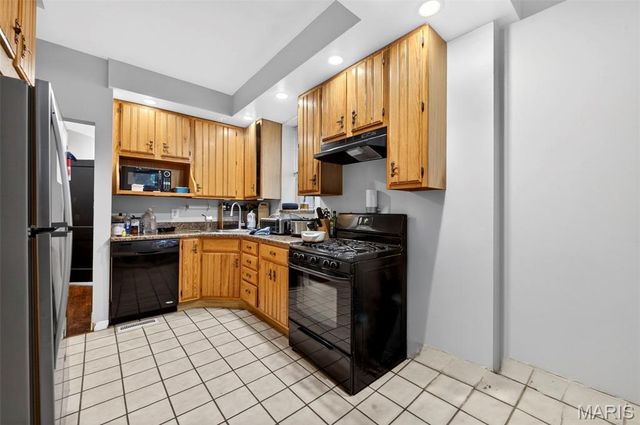 739 Dover Place, St Louis, MO 63111