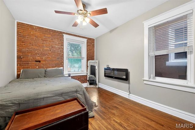 739 Dover Place, St Louis, MO 63111