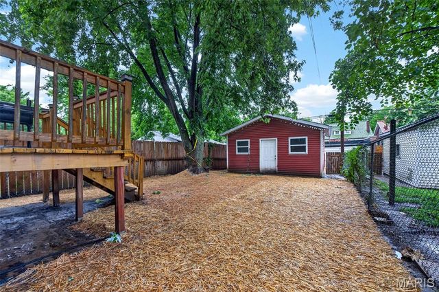 739 Dover Place, St Louis, MO 63111