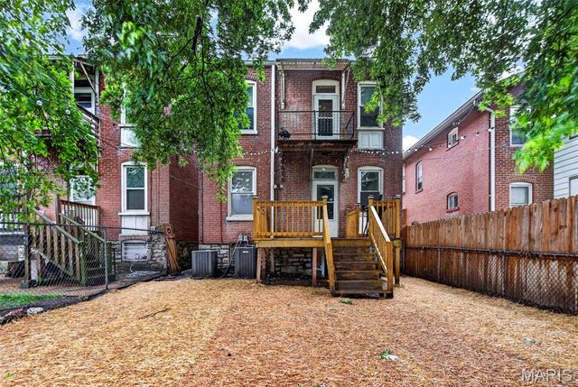 739 Dover Place, St Louis, MO 63111