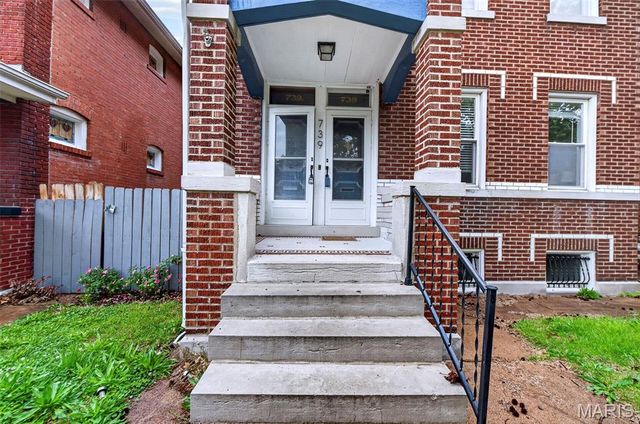 739 Dover Place, St Louis, MO 63111