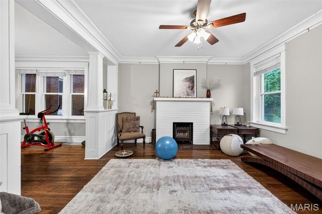 739 Dover Place, St Louis, MO 63111