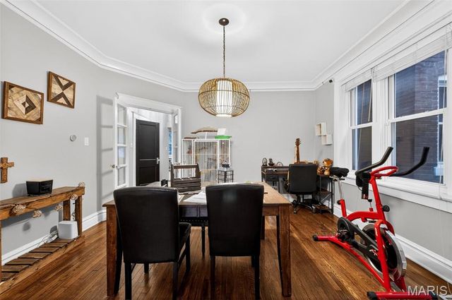 739 Dover Place, St Louis, MO 63111