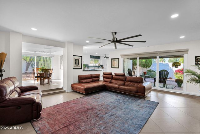 501 E CALAVAR Road, Phoenix, AZ 85022