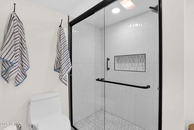 501 E CALAVAR Road, Phoenix, AZ 85022