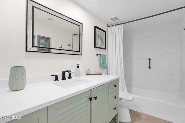 501 E CALAVAR Road, Phoenix, AZ 85022