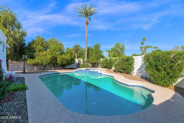 501 E CALAVAR Road, Phoenix, AZ 85022