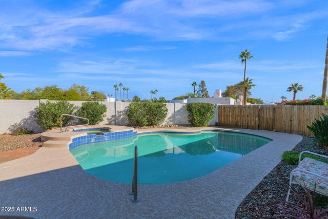 501 E CALAVAR Road, Phoenix, AZ 85022