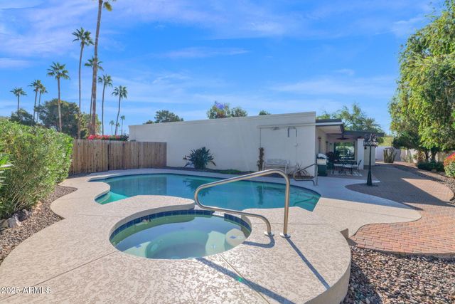 501 E CALAVAR Road, Phoenix, AZ 85022