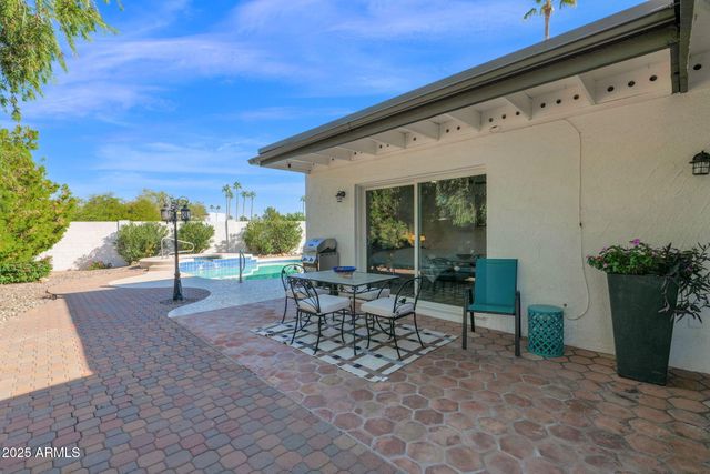 501 E CALAVAR Road, Phoenix, AZ 85022