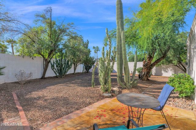 501 E CALAVAR Road, Phoenix, AZ 85022