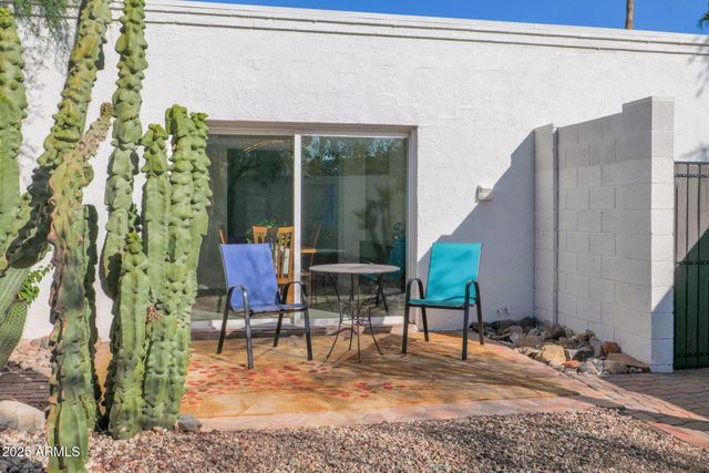 501 E CALAVAR Road, Phoenix, AZ 85022