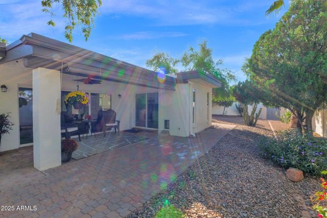 501 E CALAVAR Road, Phoenix, AZ 85022