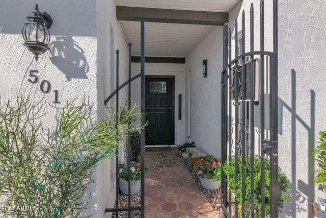 501 E CALAVAR Road, Phoenix, AZ 85022