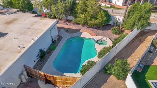 501 E CALAVAR Road, Phoenix, AZ 85022