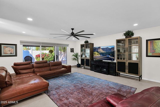 501 E CALAVAR Road, Phoenix, AZ 85022