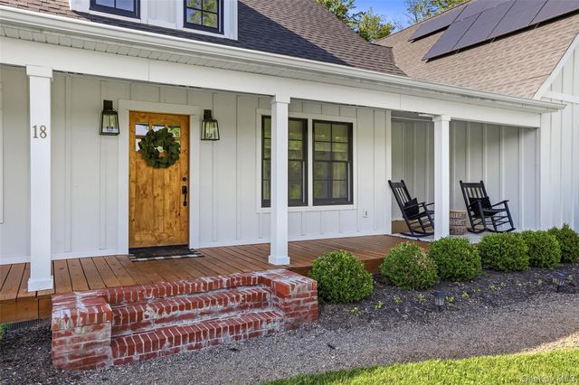 18 Barnstormer Lane, Red Hook, NY 12571
