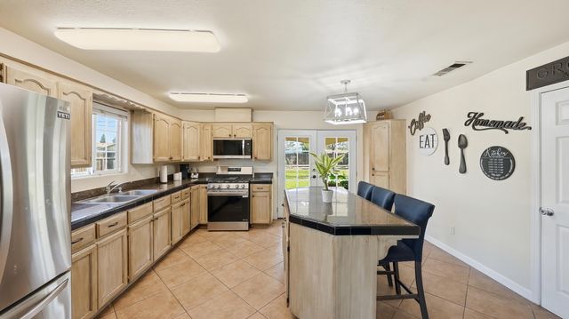 916 S Cottage Street, Porterville, CA 93257