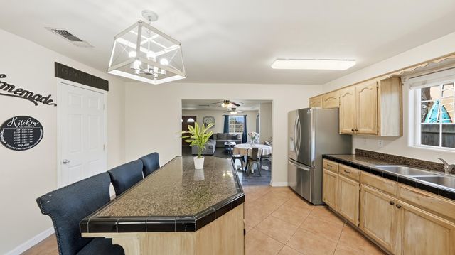 916 S Cottage Street, Porterville, CA 93257