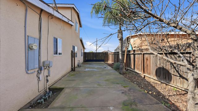 916 S Cottage Street, Porterville, CA 93257