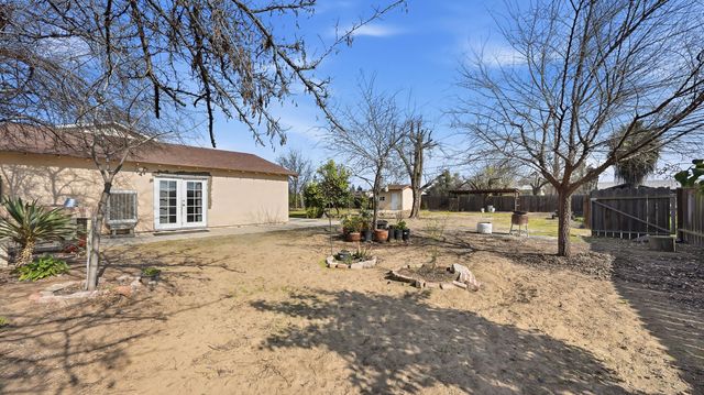 916 S Cottage Street, Porterville, CA 93257
