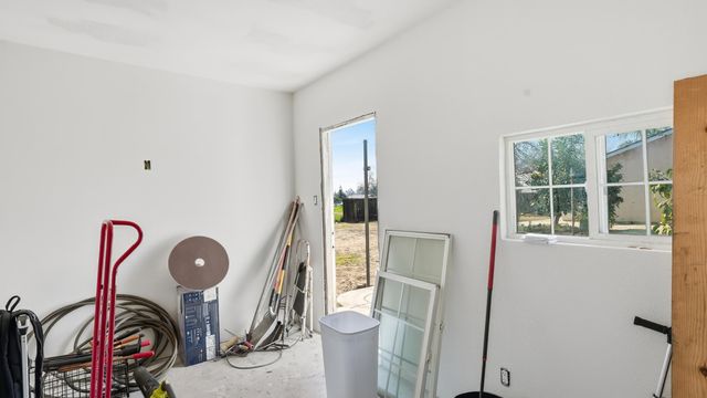 916 S Cottage Street, Porterville, CA 93257