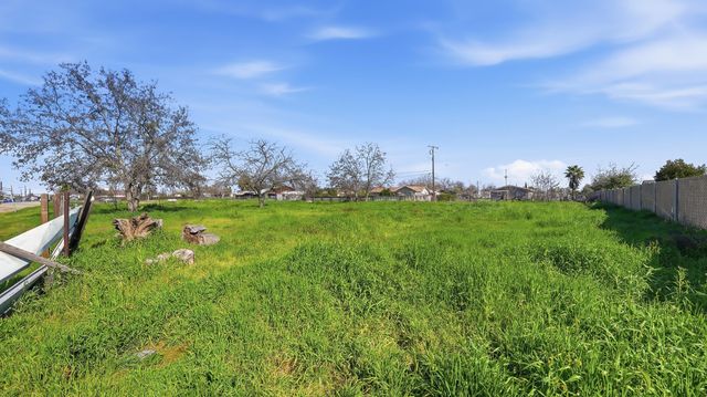 916 S Cottage Street, Porterville, CA 93257