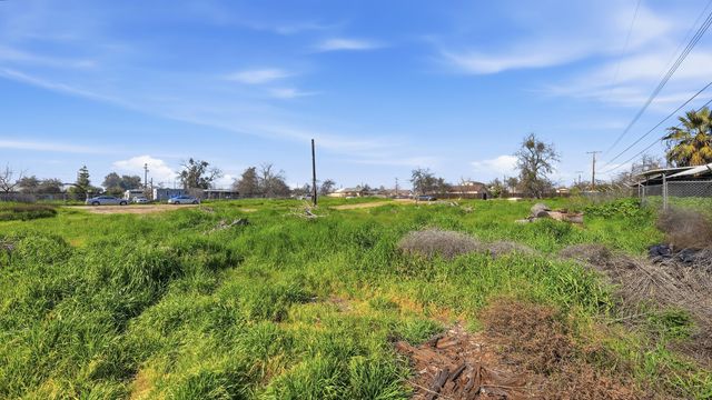 916 S Cottage Street, Porterville, CA 93257