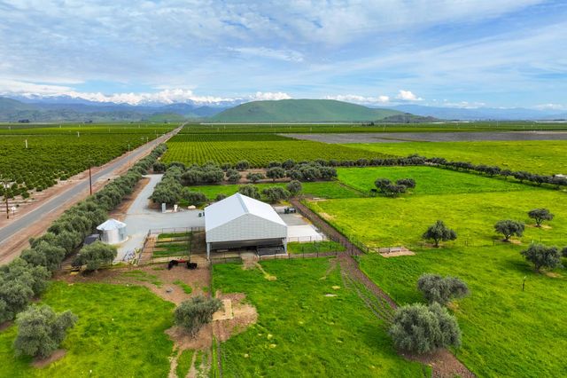 15725 Avenue 376, Visalia, CA 93292