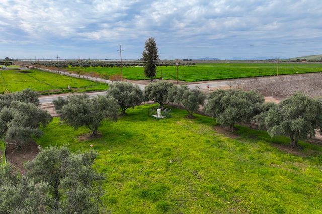 15725 Avenue 376, Visalia, CA 93292