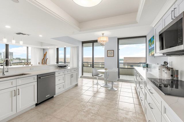 100 Lakeshore Drive 252, North Palm Beach, FL 33408