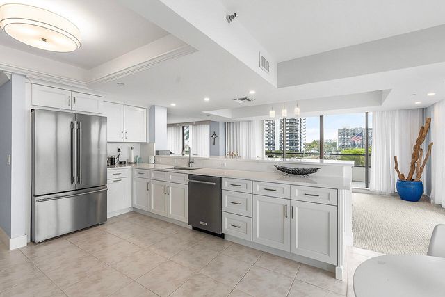 100 Lakeshore Drive 252, North Palm Beach, FL 33408