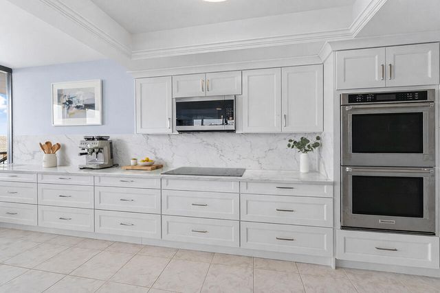 100 Lakeshore Drive 252, North Palm Beach, FL 33408