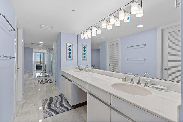 100 Lakeshore Drive 252, North Palm Beach, FL 33408